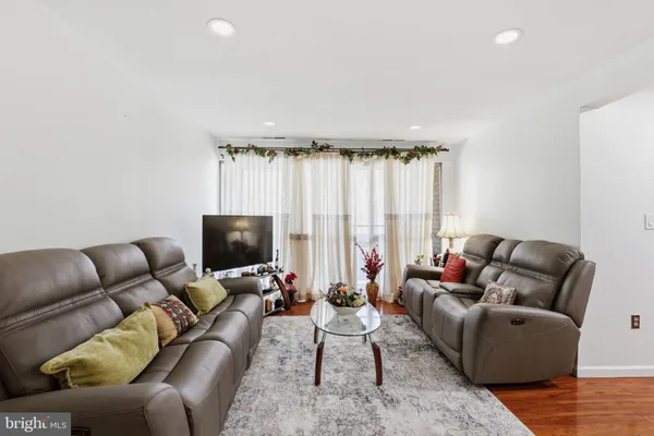 $300,000 | 5616 Bismach Drive, Unit 101, Alexandria, VA 22312