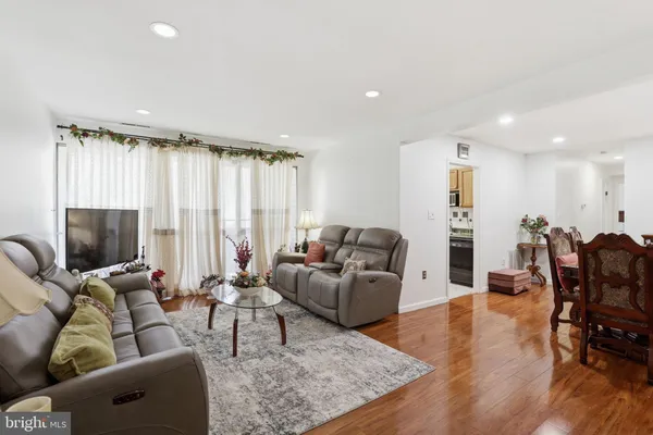 $300,000 | 5616 Bismach Drive, Unit 101, Alexandria, VA 22312