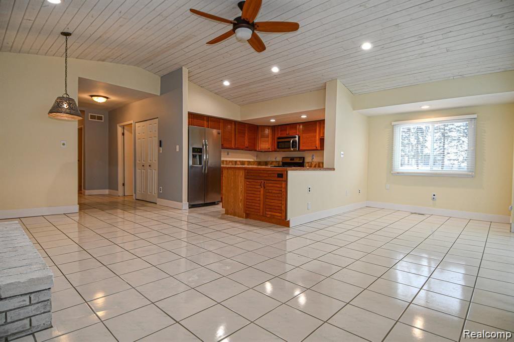 5750 Bullard Road Fenton, MI 48430 - Photo 12 of 58
