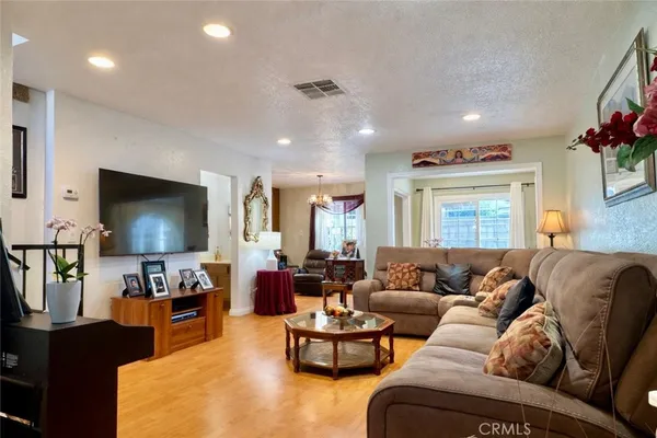 $556,000 | 4404 Clara Street, Cudahy, CA 90201