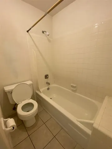 $900 | 220 Atkinson Drive, Unit B, Tallahassee, FL 32304