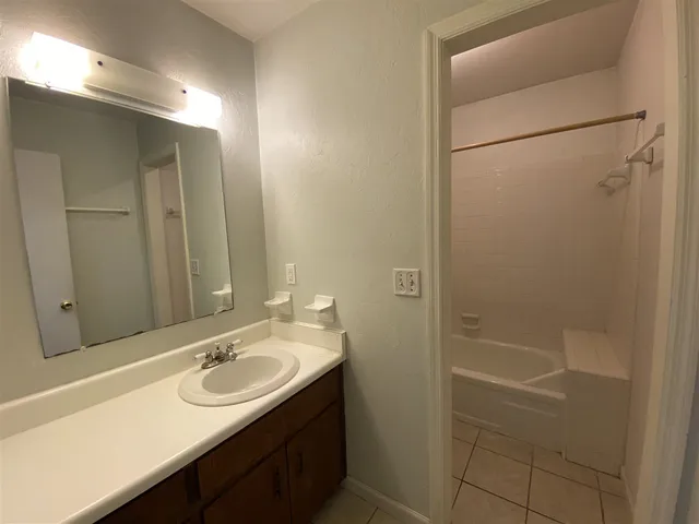 $900 | 220 Atkinson Drive, Unit B, Tallahassee, FL 32304