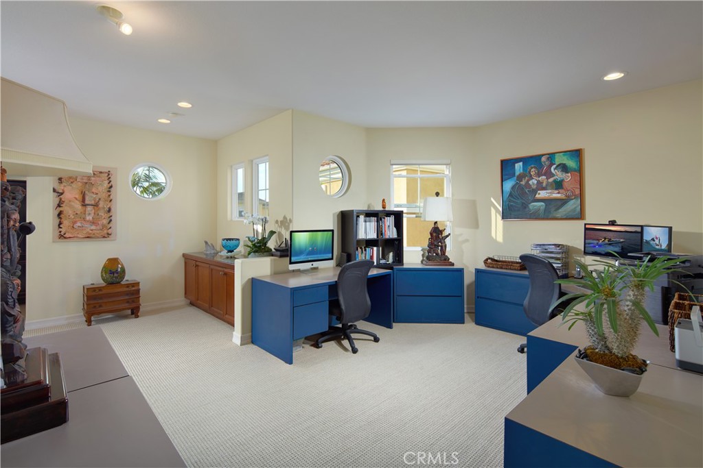 1432 Sea Ridge Drive Newport Beach, CA 92660 - Photo 18 of 25 a workspace with furniture
