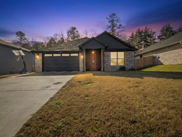 $299,900 | 237 Oak Vly Drive, Gilmer, TX 75644