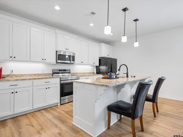 $284,900 | 237 Oak Vly Drive, Gilmer, TX 75644