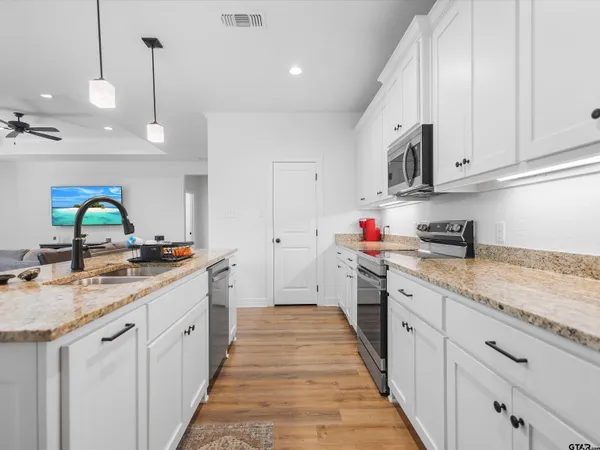 $284,900 | 237 Oak Vly Drive, Gilmer, TX 75644