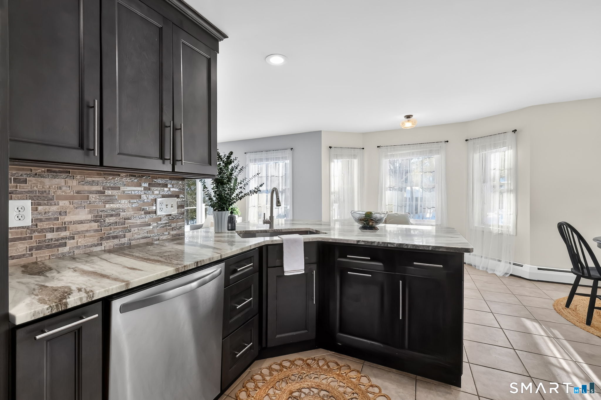 27 April Way Bloomfield, CT 06002 - Photo 11 of 40