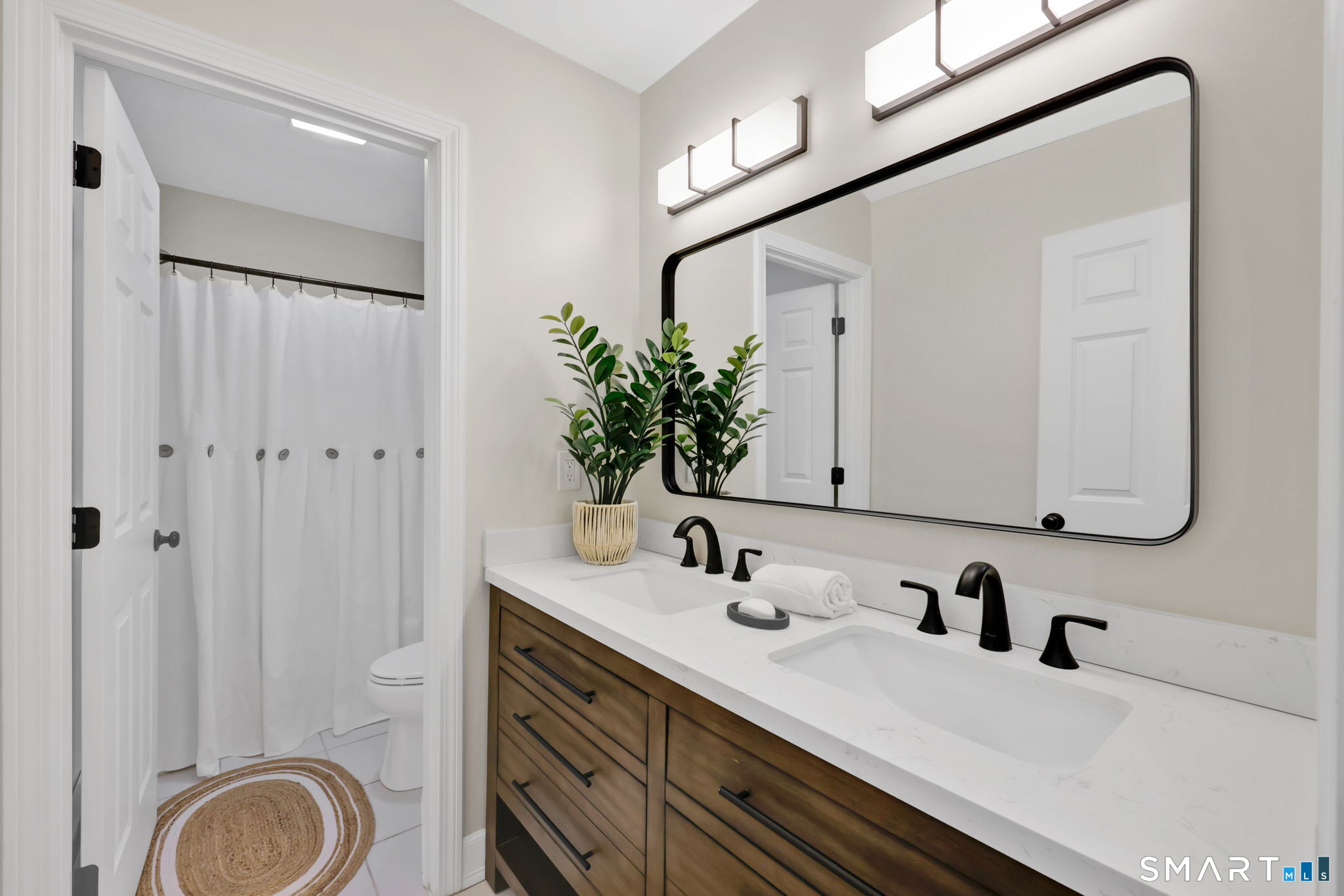 27 April Way Bloomfield, CT 06002 - Photo 30 of 40 Hall Bathroom