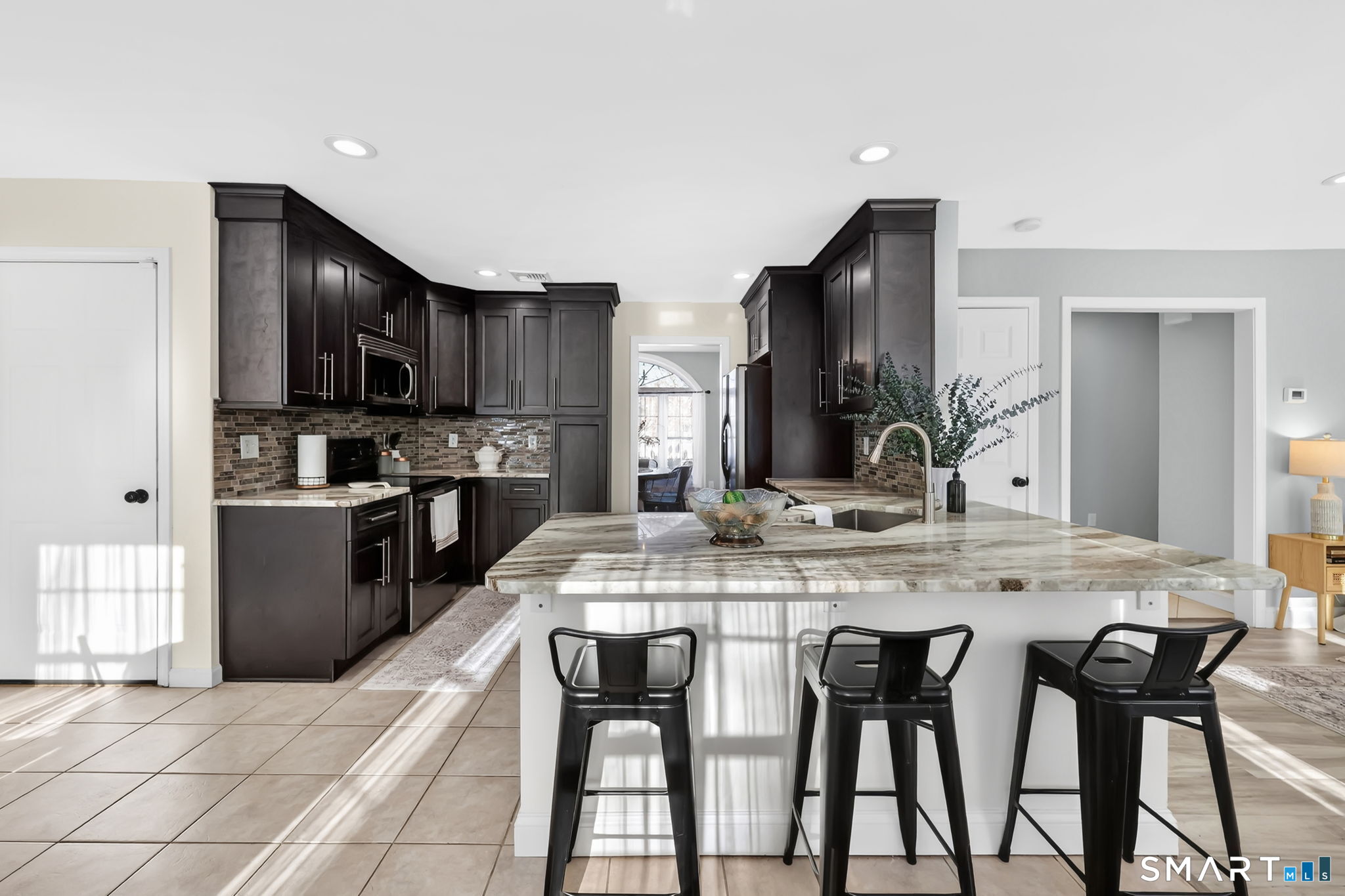 27 April Way Bloomfield, CT 06002 - Photo 8 of 40