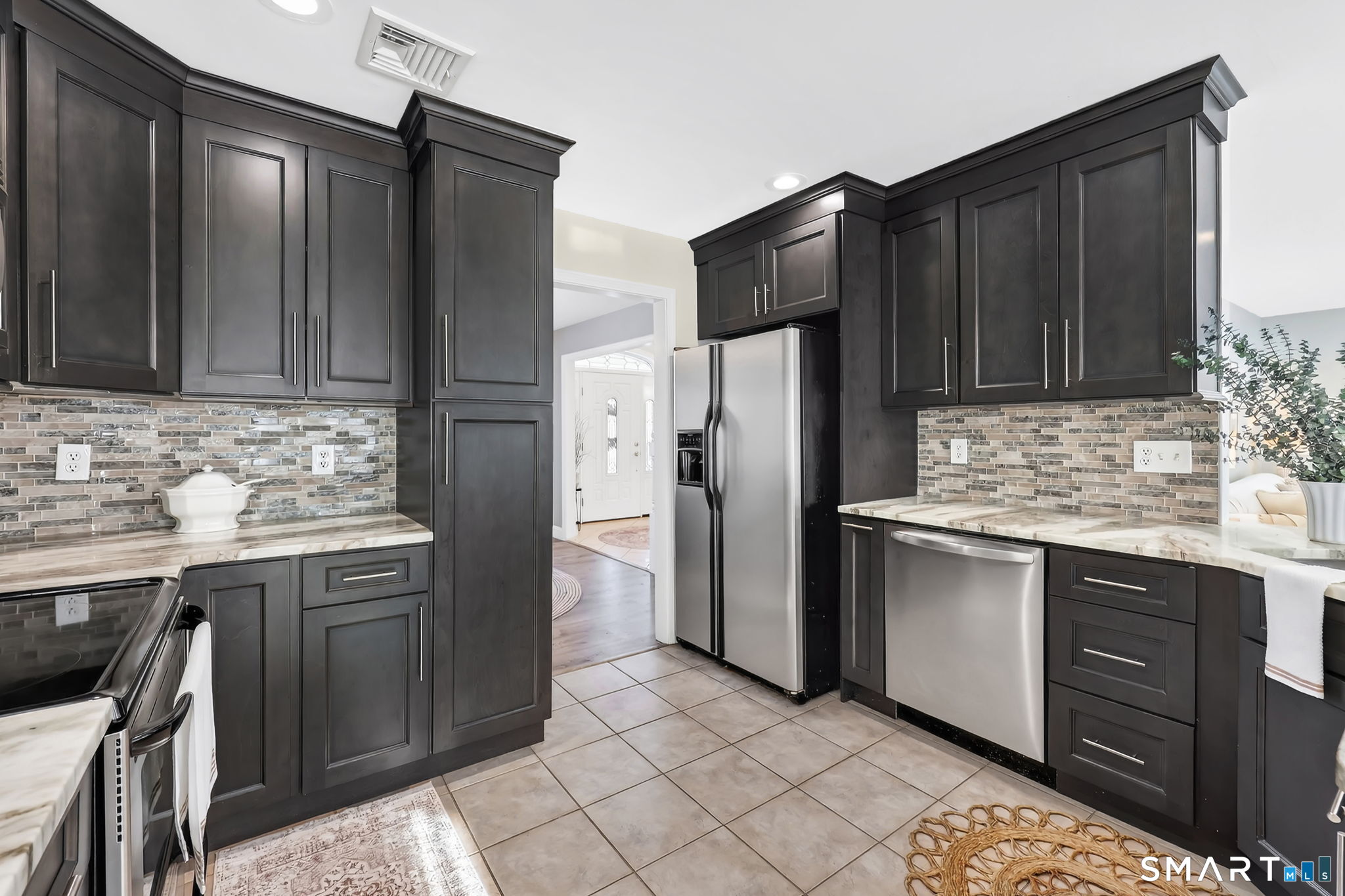 27 April Way Bloomfield, CT 06002 - Photo 10 of 40