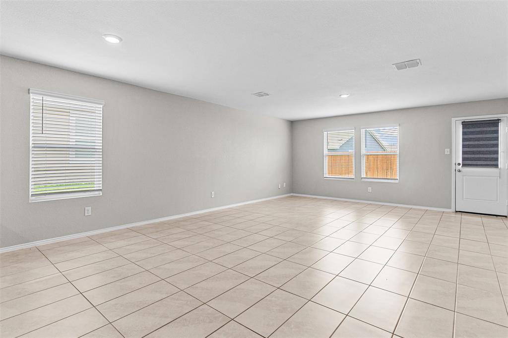 4052 Dublin Ridge Drive Fort Worth, TX 76036 - Photo 8 of 19