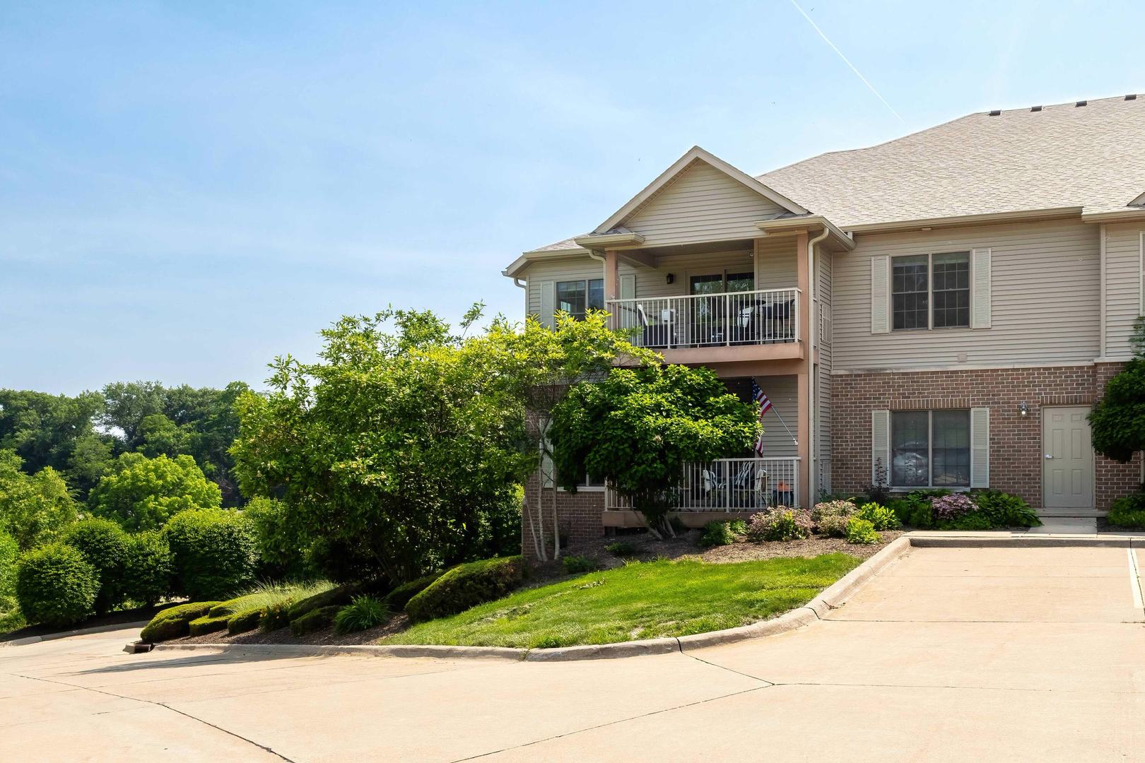 1237 Kimberly Road, Unit 1237 Bettendorf, IA 52722 - Photo 2 of 30