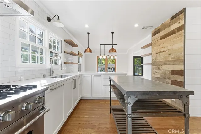 $1,500,000 | 1230 Oak Cir Drive, Glendale, CA 91208