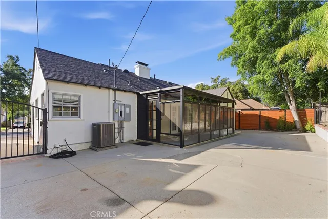 $1,500,000 | 1230 Oak Cir Drive, Glendale, CA 91208