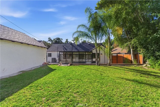 $1,500,000 | 1230 Oak Cir Drive, Glendale, CA 91208