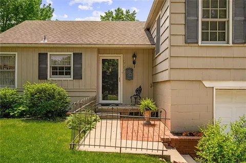 $399,000 | 4505 West 77th Street, Prairie Village, KS 66208