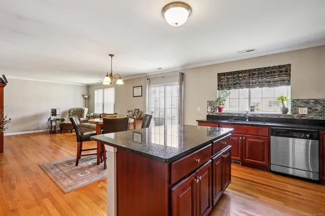 $430,000 | 27 Riverview Court, Unit 27, Brookfield, CT 06804