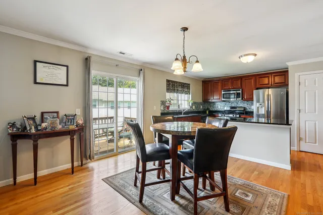 $430,000 | 27 Riverview Court, Unit 27, Brookfield, CT 06804