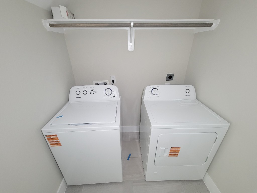 8316 Curry Road, Unit A Houston, TX 77093 - Photo 13 of 47 a utility room with dryer and washer