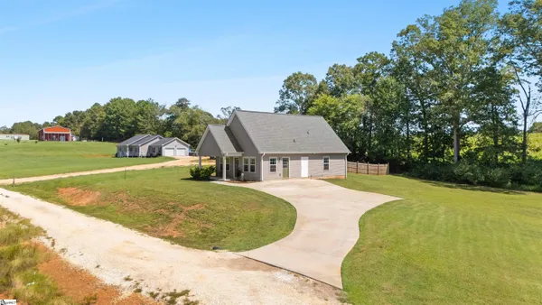 $282,500 | 381 Deer Farm, Fair Play, SC 29643