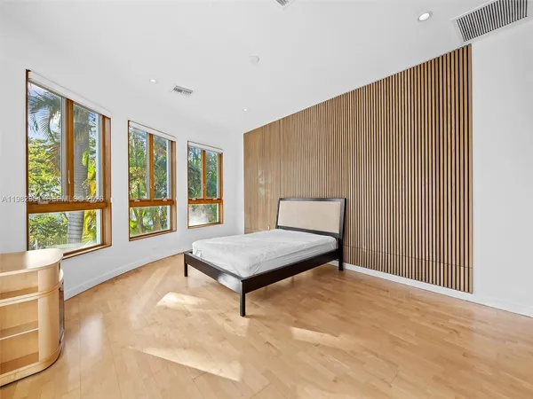 $17,995 | 450 Victoria Terrace, Fort Lauderdale, FL 33301