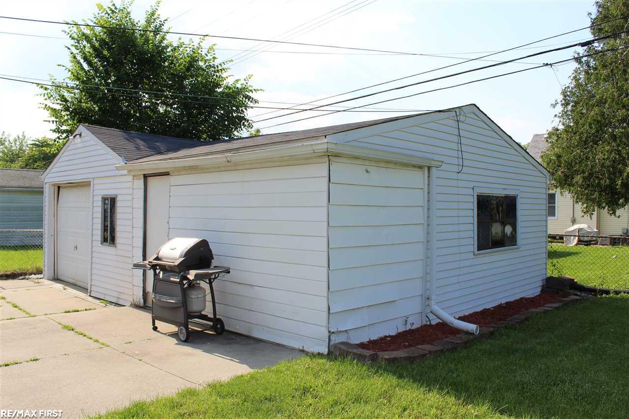 8313 Stephens Road Center Line, MI 48015 - Photo 35 of 38 31384272-34.JPG
