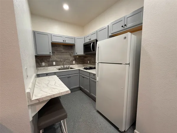 $1,200 | 216 Charles Trail, Unit B, Georgetown, TX 78626