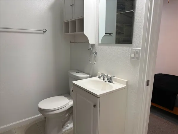 $1,200 | 216 Charles Trail, Unit B, Georgetown, TX 78626