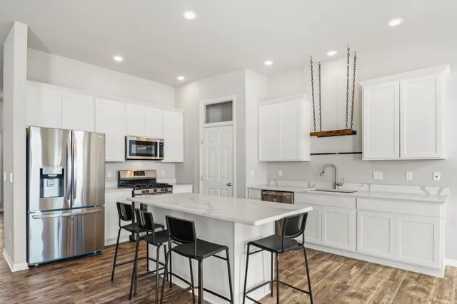 $449,900 | 932 Margarets Way, Belleville, WI 53508