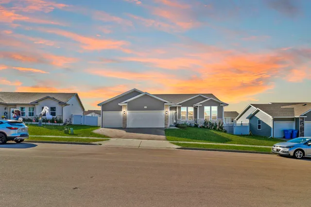 $449,900 | 932 Margarets Way, Belleville, WI 53508