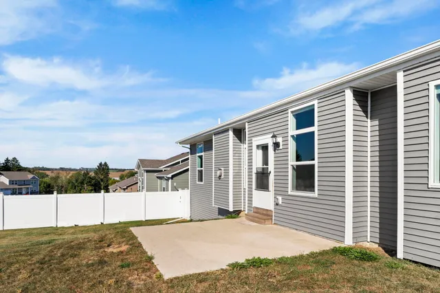 $449,900 | 932 Margarets Way, Belleville, WI 53508