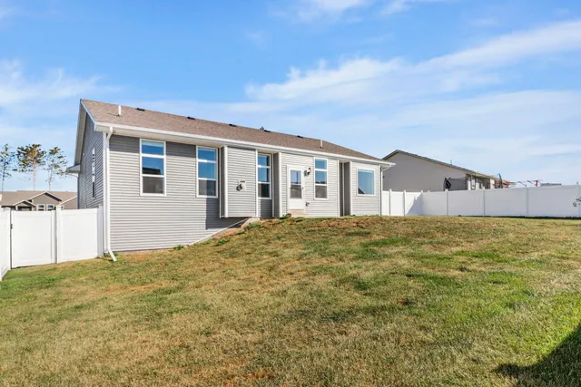 $449,900 | 932 Margarets Way, Belleville, WI 53508