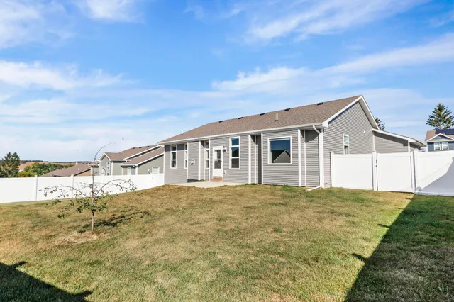 $449,900 | 932 Margarets Way, Belleville, WI 53508