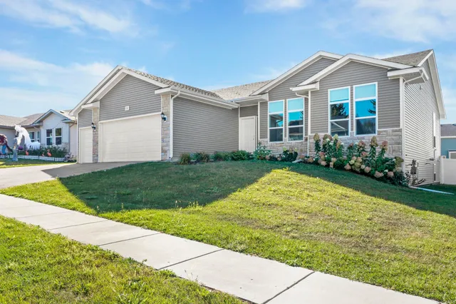 $449,900 | 932 Margarets Way, Belleville, WI 53508