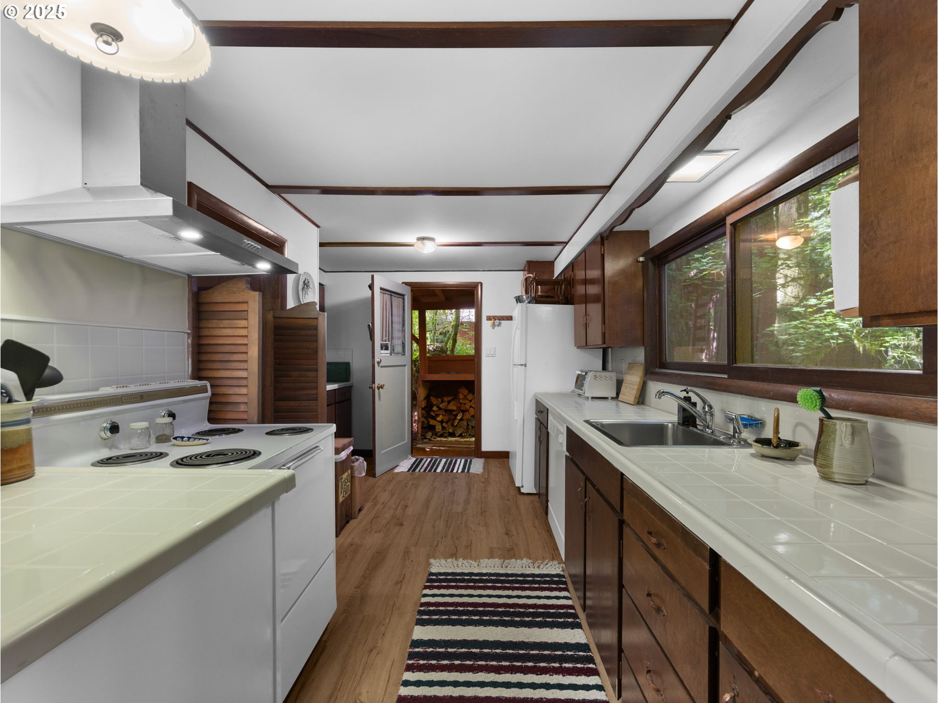 26811 East Road 15 Rhododendron, OR 97049 - Photo 17 of 47 a kitchen with a sink stove and cabinets