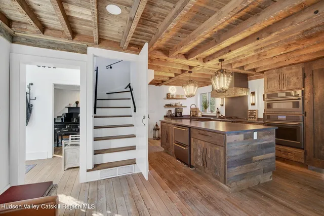 a view of a entryway of the house