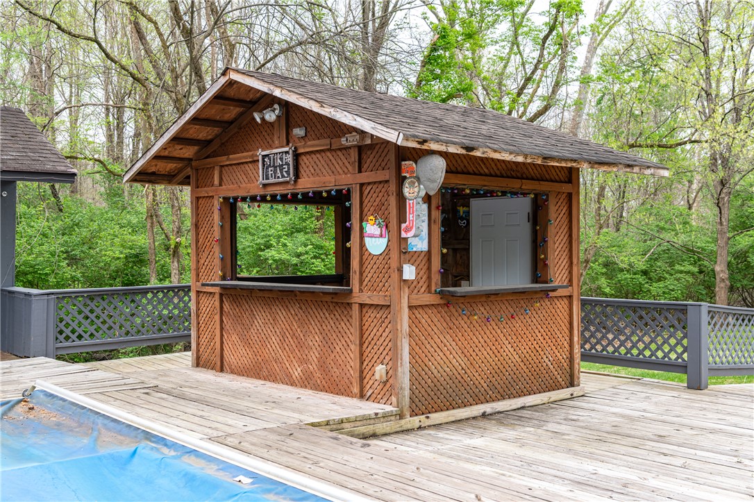 6750 Little Twin Road Germantown, OH 45327 - Photo 42 of 88 This outdoor bar provides a perfect setting for entertaining guests by the pool.