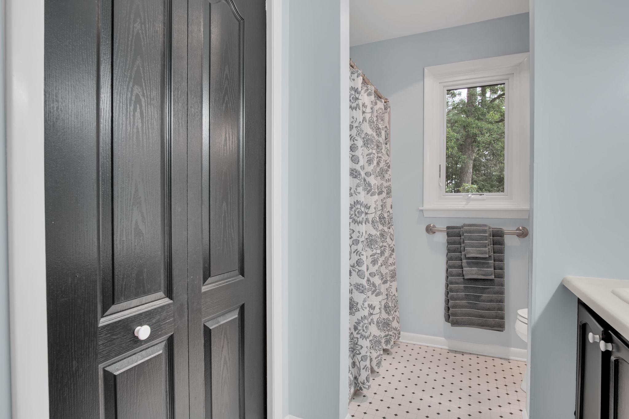 1911 Longs Gap Road Carlisle, PA 17013 - Photo 41 of 78 En suite bathroom