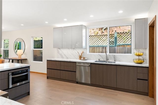 $2,895,000 | 348 South Orange Drive, Los Angeles, CA 90036