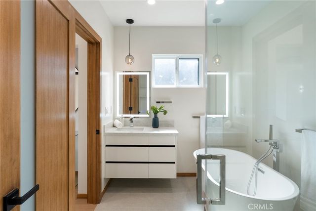 $2,895,000 | 348 South Orange Drive, Los Angeles, CA 90036