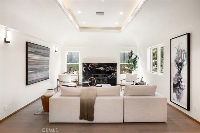 $2,895,000 | 348 South Orange Drive, Los Angeles, CA 90036