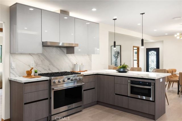 $2,895,000 | 348 South Orange Drive, Los Angeles, CA 90036