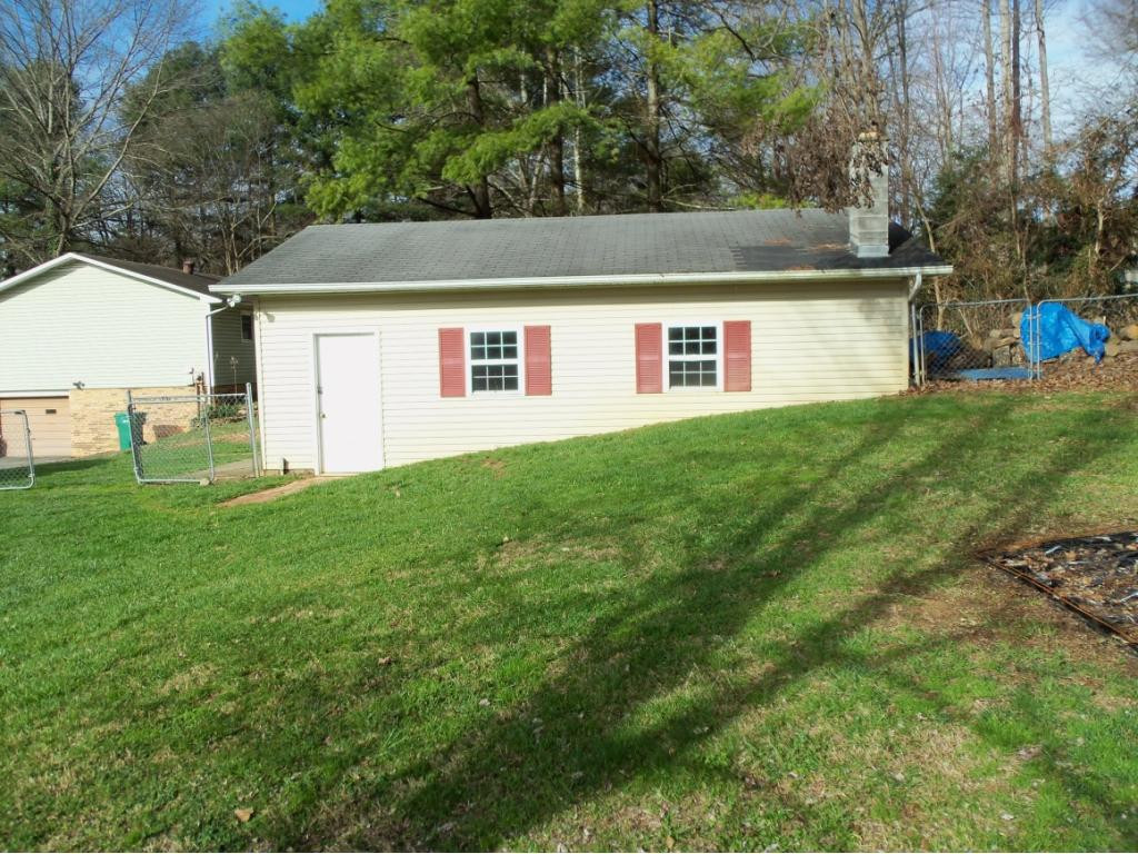 150 Ramey Road Bristol, TN 37620 - Photo 3 of 16 2 car detached garage