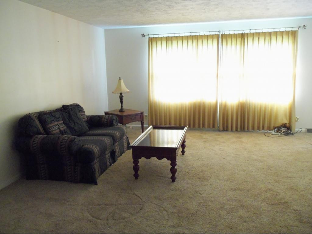 150 Ramey Road Bristol, TN 37620 - Photo 4 of 16 Living Room