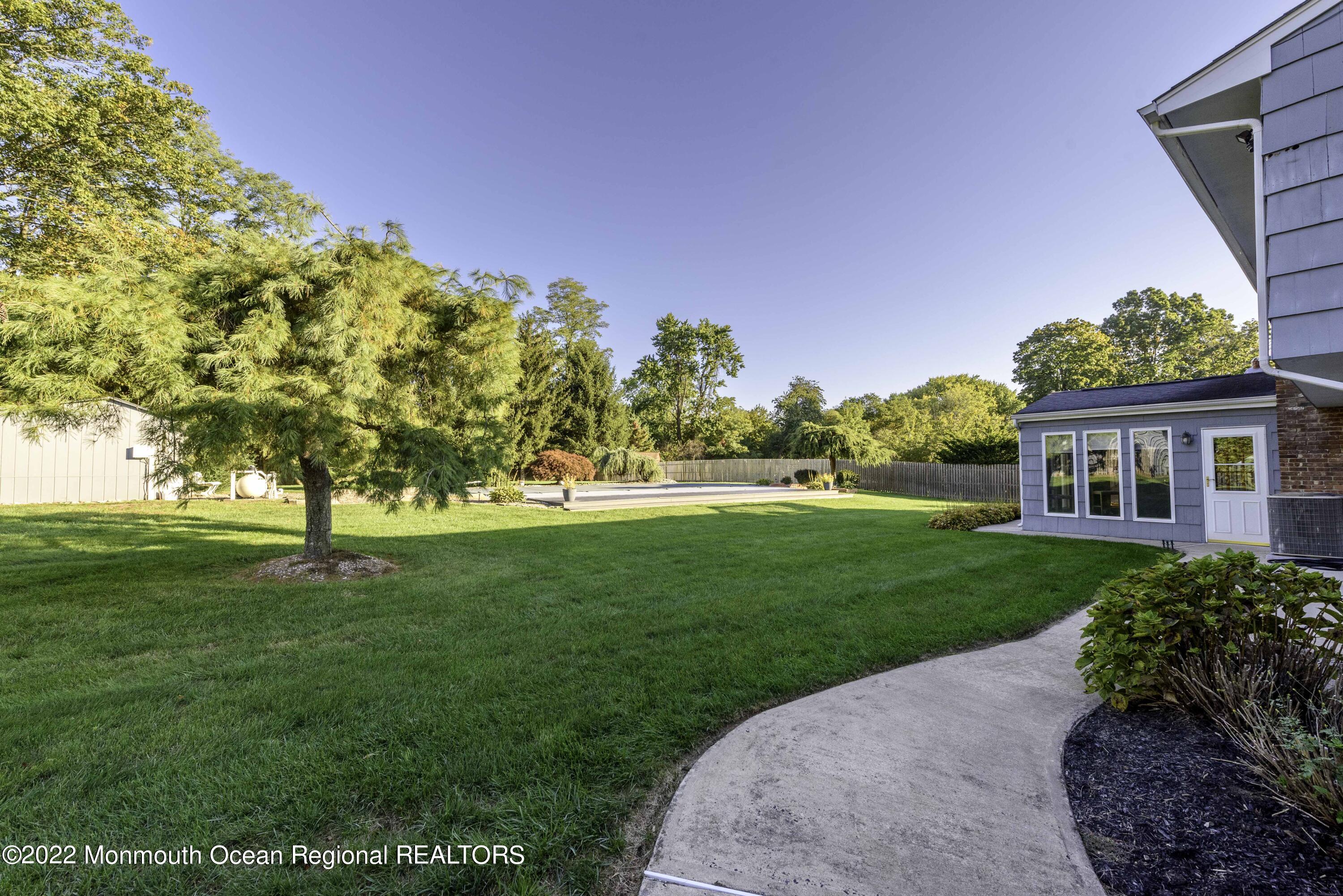41 Buttonwood Road Middletown, NJ 07748 - Photo 5 of 29 41 Buttonwood-32
