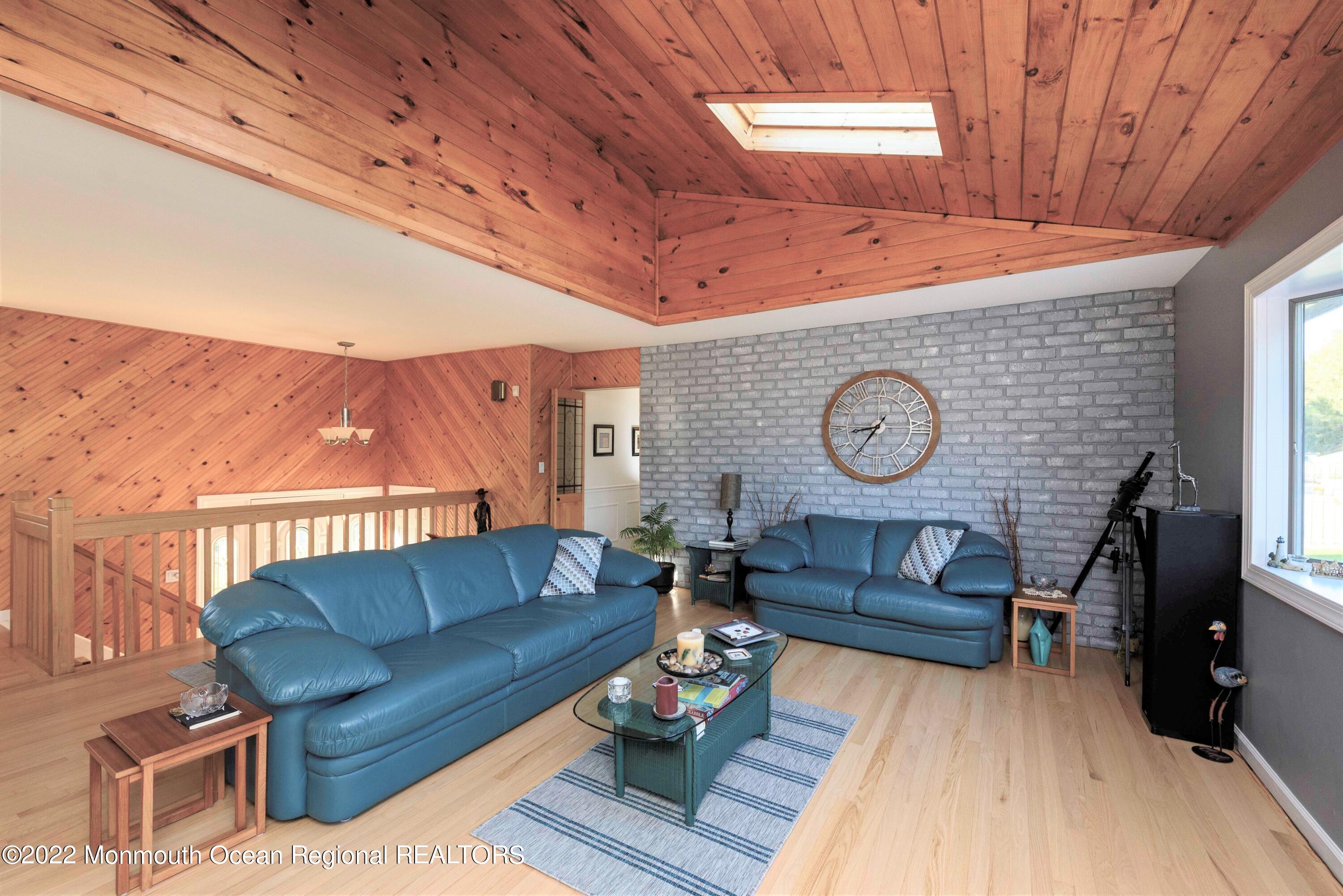 41 Buttonwood Road Middletown, NJ 07748 - Photo 8 of 29 Living Room