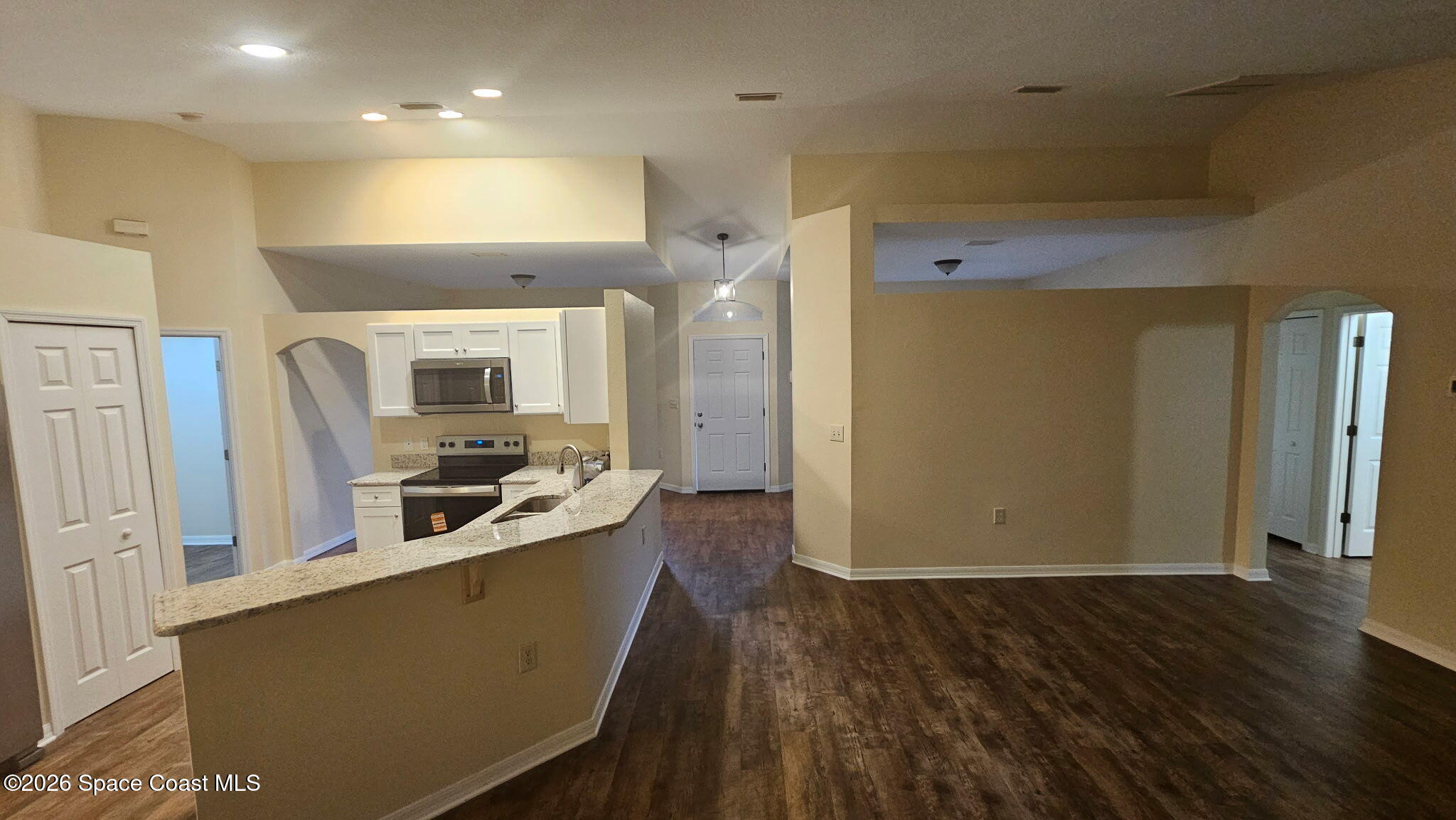 6150 Dees Road, Unit 6 Cocoa, FL 32927 - Photo 2 of 24 Kitchen with eat at counter