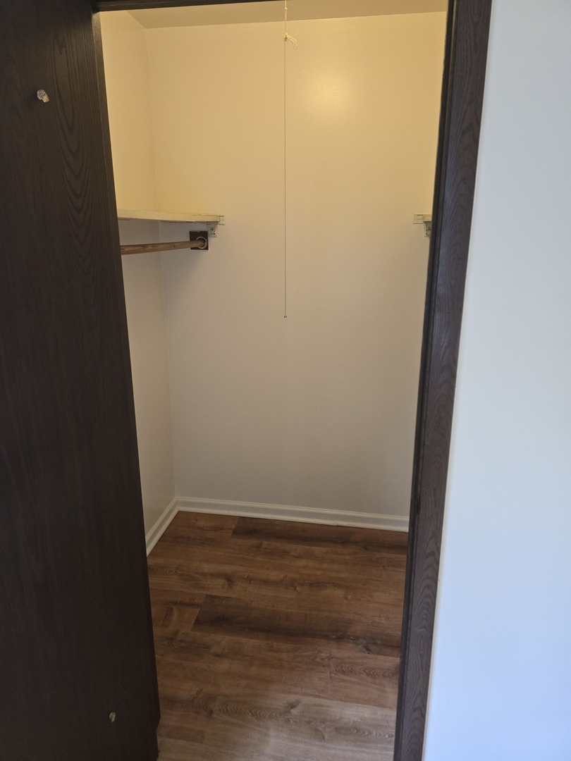 6882 West Touhy Avenue, Unit D Niles, IL 60714 - Photo 8 of 9 a view of room