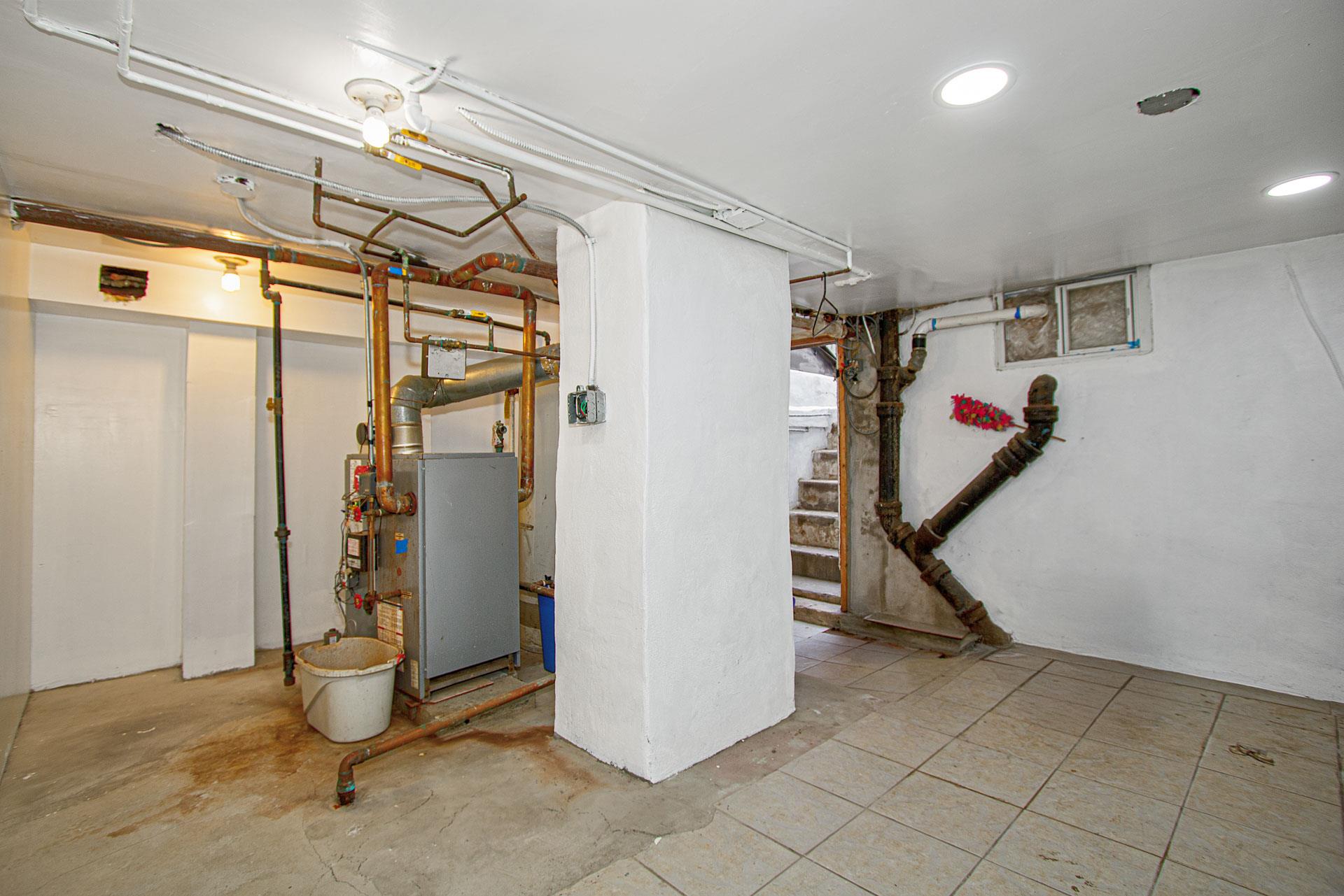 80-63 87th Road Queens, NY 11421 - Photo 20 of 24 a view of a room with gym equipment