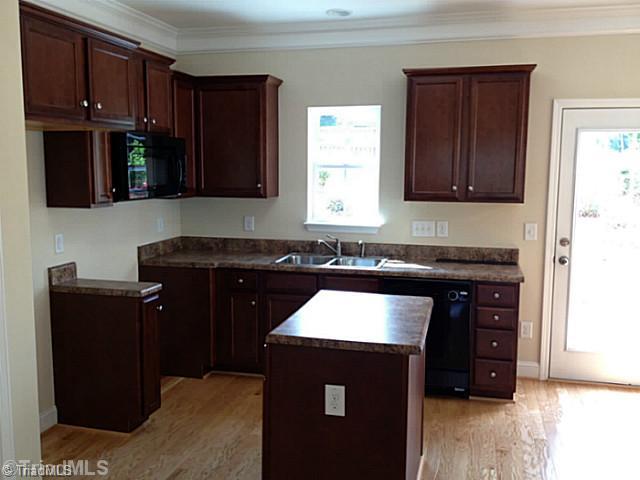 3791 Shadow Ridge Drive High Point, NC 27265 - Photo 4 of 14 Kitchen.